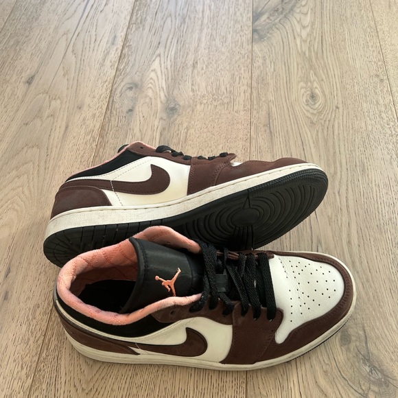 Air Jordan Low 1 Mocha 

Worn a handful of of times - but in great condition! - Picture 2 of 4